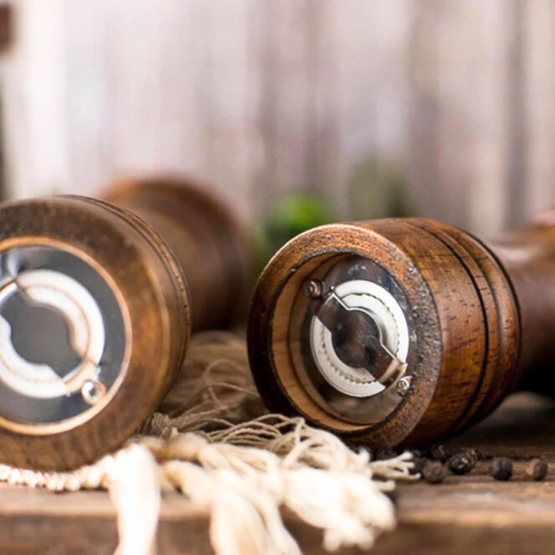 oakwood-pepper-grinder